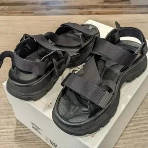 サンダル ALEXANDER MCQUEEN Men Sandals Black 809960WIACT 1064 MCQUEEN: Shoes men - Black | McQueen sandals 809960WIACT